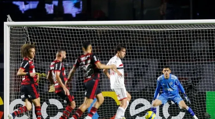 Dorival não gostou do desempenho da zaga do Flamengo diante do São Paulo. Foto: Alexandre Vidal/ Flamengo