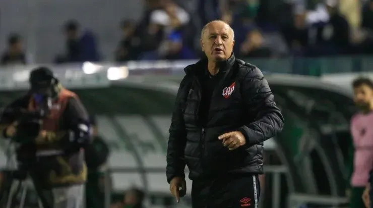 Foto: Luiz Erbes/AGIF - Felipão: técnico vai mexer no time contra o Ceará