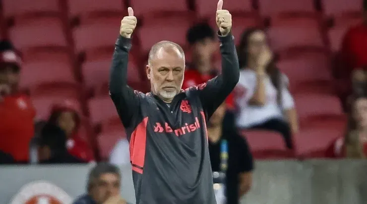 Foto: Pedro H. Tesch/AGIF - A renovação de Mano Menezes é um desejo da direção colorada