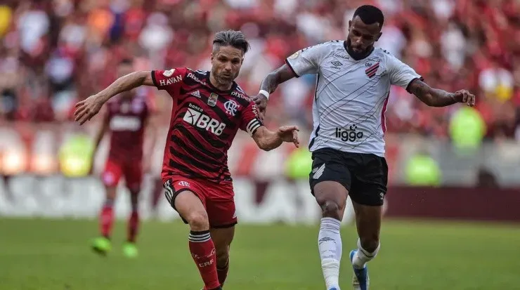 Thiago Ribeiro/AGIF - Diego em ação pelo Fla.