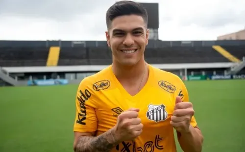 Foto: Ivan Storti/Santos FC – Rodrigo Fernández, livre de suspensão, deve jogar desde o início contra o Goiás