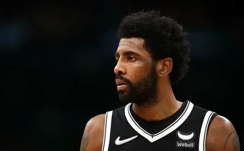 Kyrie Irving perdeu vários jogos na última temporada por não se vacinar. Créditos: Maddie Meyer/Getty Images
