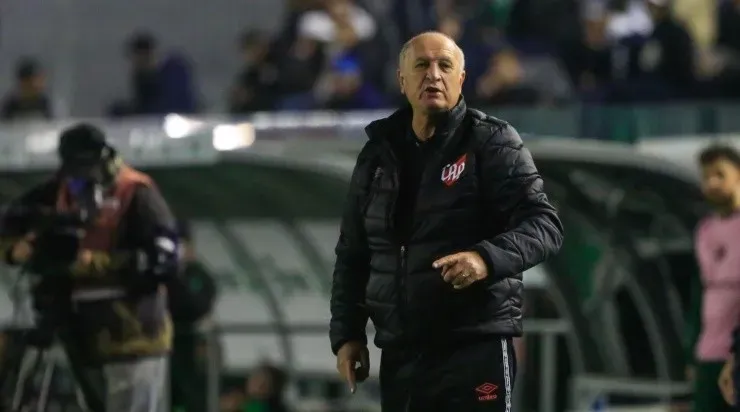 Foto: Luiz Erbes/AGIF - Felipão: técnico vai mexer no time do Furacão