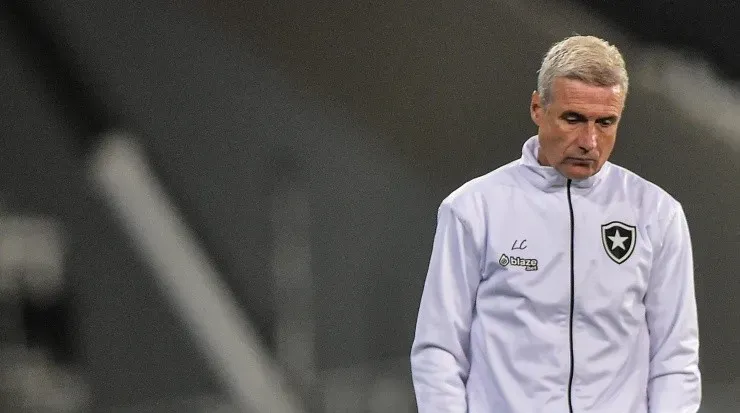 Foto: Thiago Ribeiro/AGIF - Luís Castro vive mau momento no Bota.