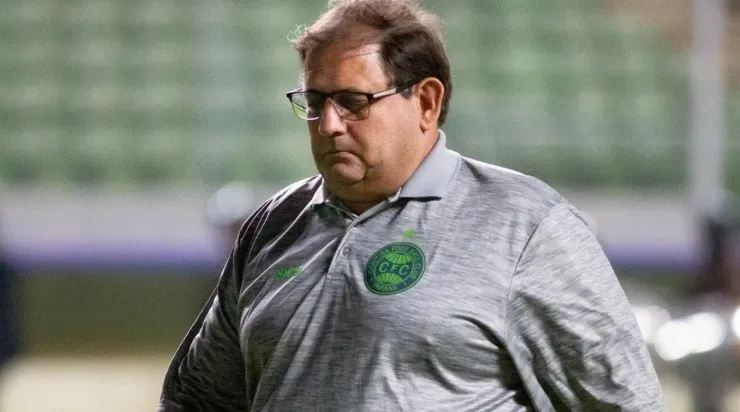 Foto: Fernando Moreno/AGIF - Guto Ferreira fez seu segundo jogo no comando