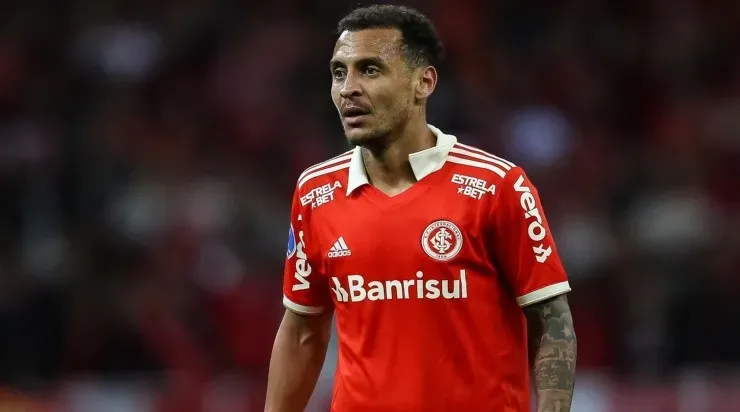 Foto: Pedro H. Tesch/AGIF - Alan Patrick: deve ser titular do Inter no final de semana