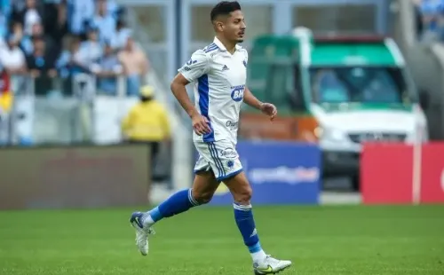 Foto: Pedro H. Tesch/AGIF – Neto Moura deve ficar em definitivo no Cruzeiro
