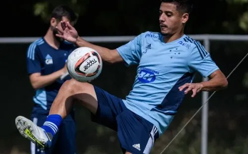 Foto: Gustavo Aleixo/Cruzeiro – Neto Moura é um dos pilares do Cruzeiro de Pezzolano na Série B
