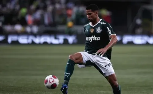 Murilo foi expulso e deixou o Palmeiras com um a menos (Foto: Ettore Chiereguini/AGIF)