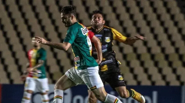 Foto: Ronald Felipe/AGIF - Poveda marcou seu 14° gol na Série B.