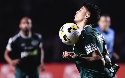 Foto: Ettore Chiereguini/AGIF – Caetano, no Goiás, é um dos zagueiros com melhores números no Campeonato Brasileiro