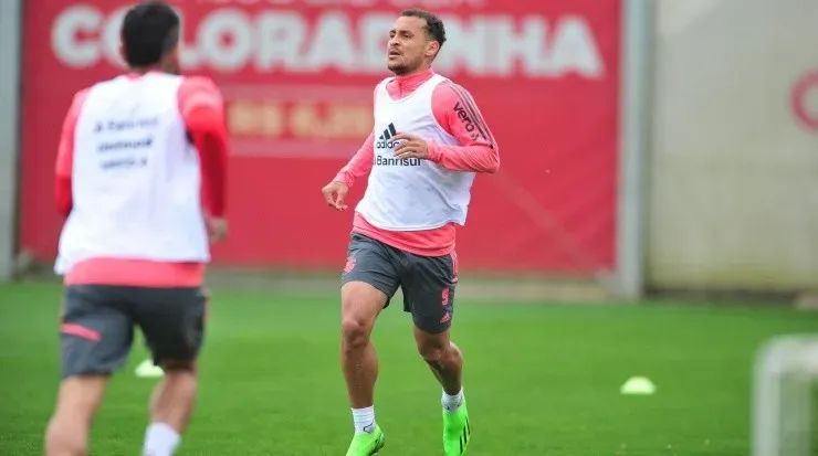 Foto: Ricardo Duarte/Internacional/Divulgação - O meia retorna ao time titular neste final de semana