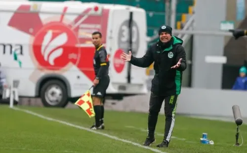 RS - Caxias do Sul - 17/07/2022 - BRASILEIRAO A 2022, JUVENTUDE X GOIAS. Umberto Louzer, tecnico do Juventude, orienta a equipe durante a partida contra o Foto: Luiz Erbes/AGIF