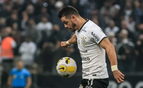 Foto: Marcello Zambrana/AGIF – Giuliano, Gil, Adson e Pitón tiveram suas saídas pedidas por alguns torcedores