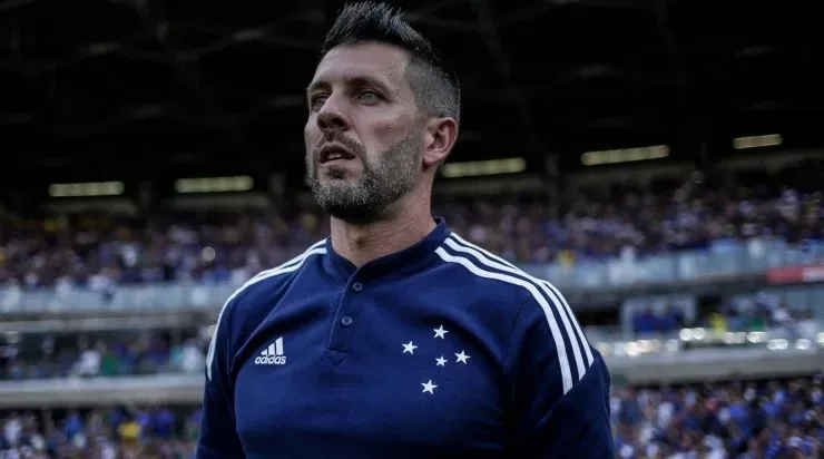 Foto: Cruzeiro/Divulgação - Com o acesso encaminhado, treinador está de olho no título