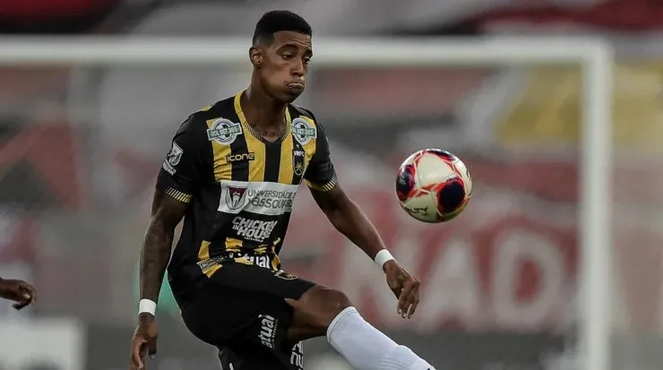 Foto: Thiago Ribeiro/AGIF - Alef começou a brilhar pelo Volta Redonda.