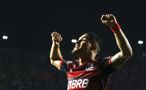 Foto: Marcello Zambrana/AGIF – João Gomes tem contrato em vigor no Flamengo até o fim de 2025