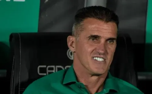 RJ - Rio de Janeiro - 14/07/2022 - COPA DO BRASIL 2022, BOTAFOGO X AMERICA-MG - Vagner Mancini tecnico do America-MG durante partida contra o Botafogo no estadio Engenhao pelo campeonato Copa do Brasil 2022. Foto: Thiago Ribeiro/AGIF