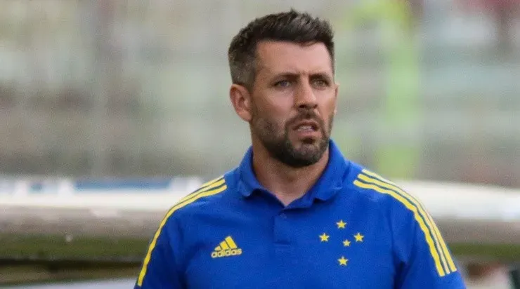 Foto: Fernando Moreno/AGIF - Pezzolano é uma das opções do Vasco.