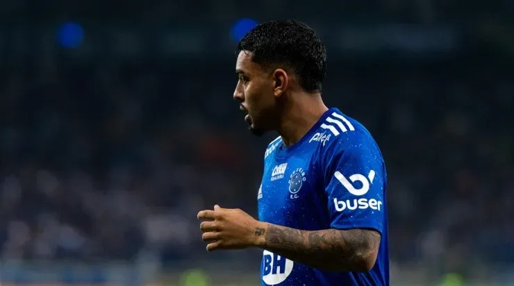 Alessandra Torres/AGIF - Matheus Bidu em ação pelo Cruzeiro.