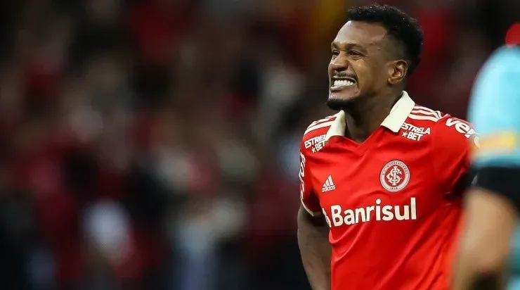 Pedro H. Tesch/AGIF - Edenílson no Internacional.