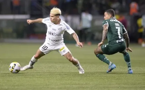 Alan Morici/AGIF/ Soteldo em campo no clássico contra o Palmeiras.