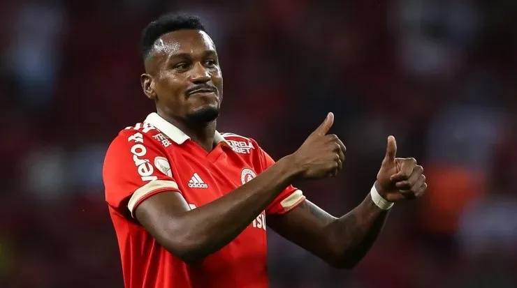 Foto: Pedro H. Tesch/AGIF - Edenilson: pode voltar a ser titular do Inter