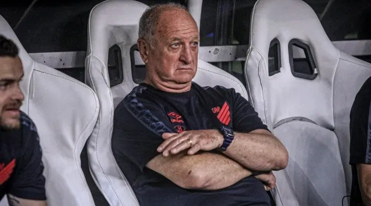 Foto: Lucas Emanuel/AGIF - Felipão: técnico sabe as dificuldades que o Athletico terá na final