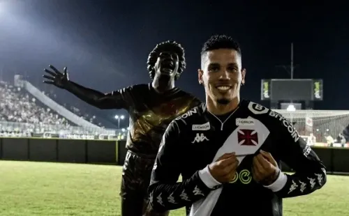 Foto: Thiago Ribeiro/AGIF – Pedrinho é cria do Vasco e está próximo de retornar ao futebol brasileiro