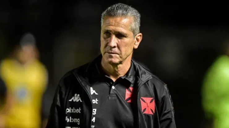 Foto: Thiago Ribeiro/AGIF - O treinador assumiu a responsabilidade pelo resultado