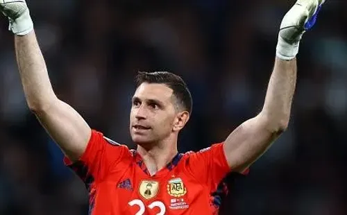 Foto: Alex Pantling/Getty Images - Emiliano Martínez é o goleiro titular da Argentina