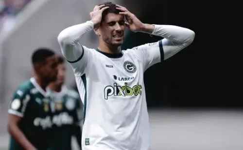Pedro Raul está emprestado ao Goiás até dezembro (Foto: Ettore Chiereguini/AGIF)