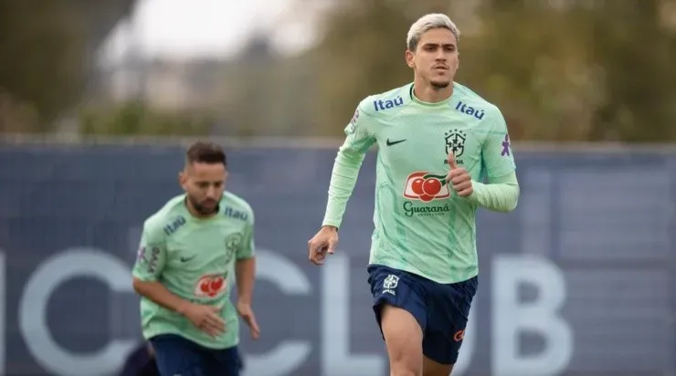 Foto: Lucas Figueiredo/CBF - Pedro e Éverton em treino da Seleção.