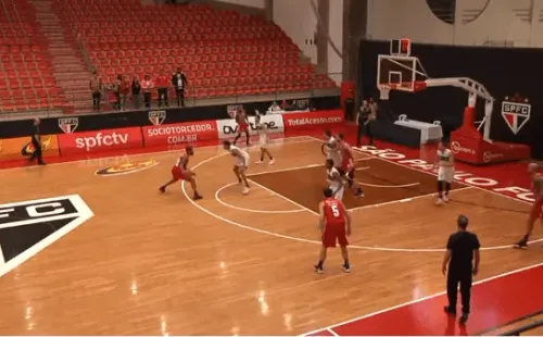 São Paulo fez bom primeiro tempo contra o Pinheiros. Reprodução/Youtube oficial da GCS TV