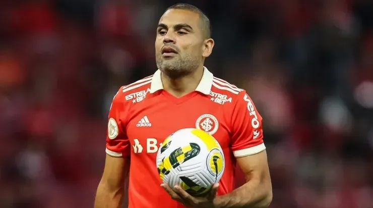 Mercado: argentino é titular absoluto do Inter com Mano Menezes