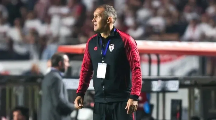 Marcello Zambrana/AGIF- Eduardo Baptista comandando o Dragão