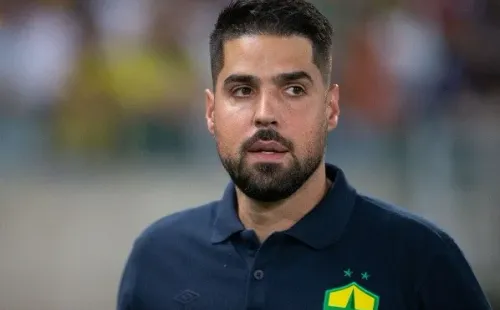 Foto: Gil Gomes/AGIF – António Oliveira completará um turno no Cuiabá