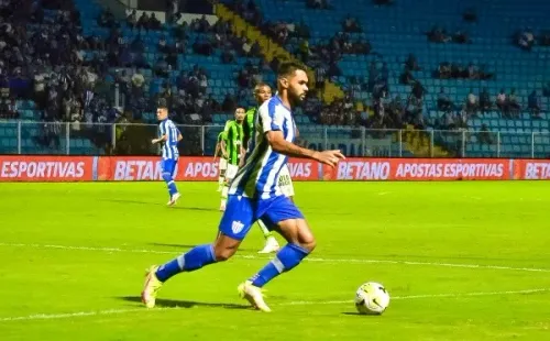 Foto:R.Pierre/AGIF – Raniele comentou a situação do Avaí no Brasileirão