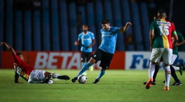 Foto: Lucas Uebel/Grêmio/Divulgação - Kannemann: deve voltar a formar dupla com Geromel