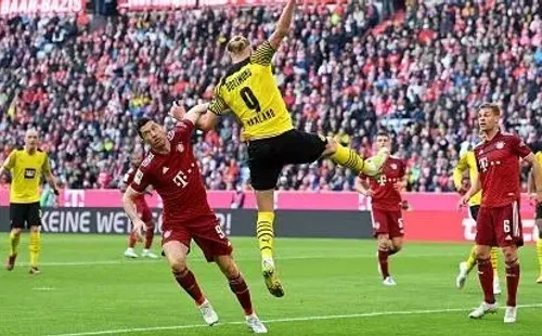 Foto: Stuart Franklin/Getty Images - Haaland e Lewandowski sempre se enfrentavam na época que atuavam por Borussia Dortmund e Bayern de Munique