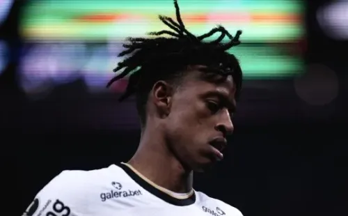 Robson Bambu ficou no banco de reservas no Corrinthians (Foto: Ettore Chiereguini/AGIF)