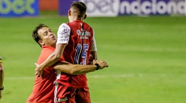 Foto: Rafael Vieira/AGIF - Dado e Everton Brito comemorando gol contra o Tombense.