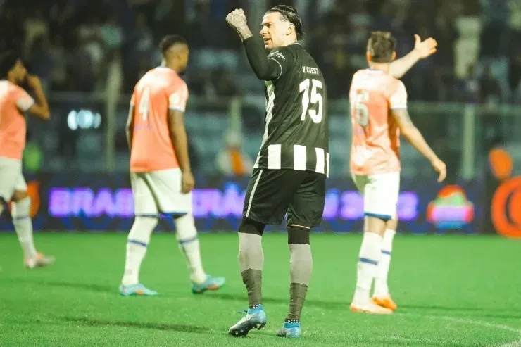 R.Pierre/AGIF -Victor Cuesta jogador do Botafogo comemora seu gol durante partida contra o Avaí