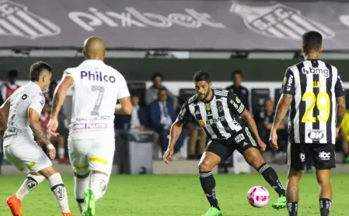 Fernanda Luz/AGIF/ Atlético-MG em campo contra o Santos.