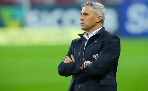 Foto: Pedro H. Tesch/AGIF – Crespo treinou o São Paulo em 2021 e interessa ao CG do Santos