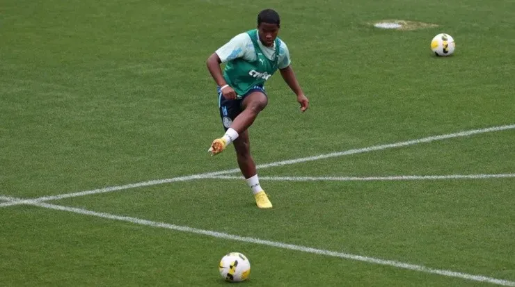 Foto: Cesar Greco/SEP - Endrick não deve começar entre os 11 no Choque-Rei.