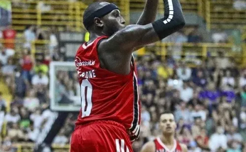 Tyrone terminou como o cestinho do jogo 2. Reprodução/Instagram do SPFC Basquete