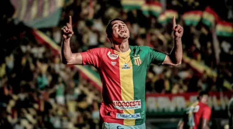 Foto: Thiago Limas/AGIF - Lucas Araújo marcou o primeiro do jogo.