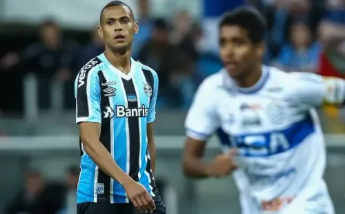 Foto: Pedro H. Tesch/AGIF – Bruno Alves confirmou que fica no Grêmio até junho de 2023