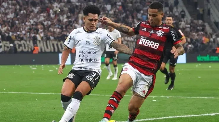 Foto: Marcello Zambrana/AGIF - João Gomes será substituído por Vidal.